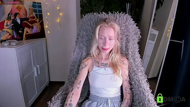 Snapshot of MalenaErnman chatting on 02.27.25 MalenaErnman online show from 02.27.25