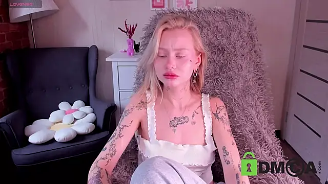 Snapshot of MalenaErnman chatting on 03.16.25 MalenaErnman online show from 03.16.25