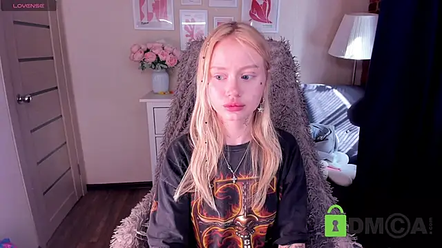 Snapshot of MalenaErnman chatting on 03.22.25 MalenaErnman online show from 03.22.25