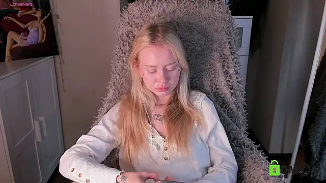 Snapshot of MalenaErnman chatting on 10.04.25 MalenaErnman online show from 10.04.25