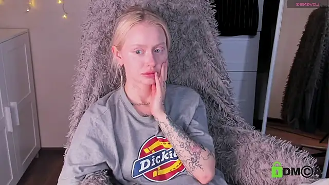 Snapshot of MalenaErnman chatting on 11.20.25 MalenaErnman online show from 11.20.25