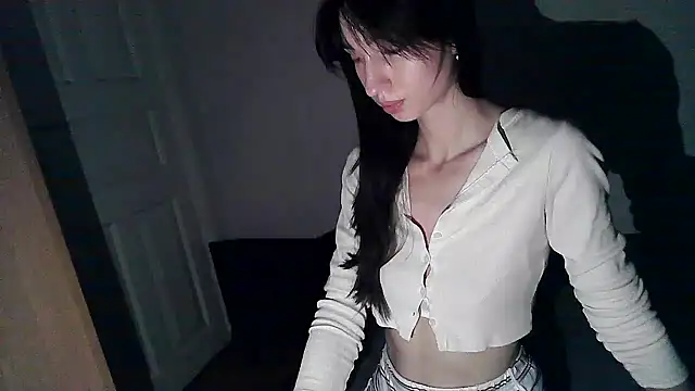 Snapshot of ElizaSwon chatting on 11.24.25 ElizaSwon online show from 11.24.25