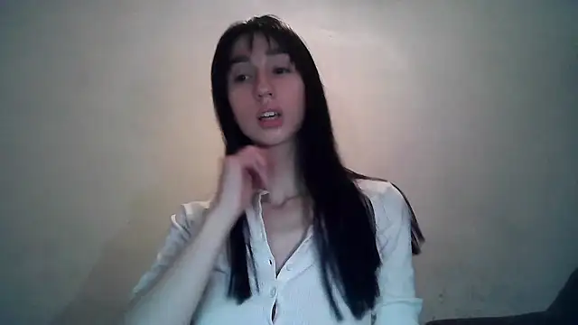 Snapshot of ElizaSwon chatting on 12.03.25 ElizaSwon online show from 12.03.25