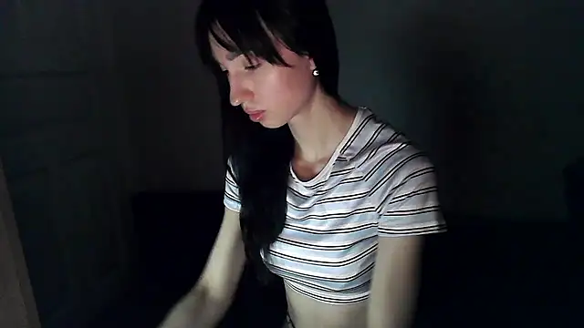 Snapshot of ElizaSwon chatting on 12.18.25 ElizaSwon online show from 12.18.25