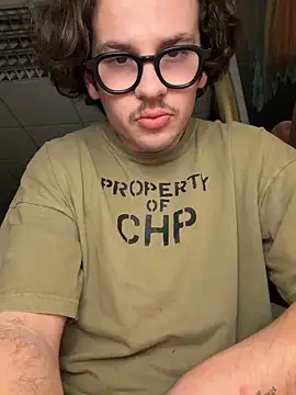 Snapshot of hardmecl chatting on 02.18.26 hardmecl online show from 02.18.26