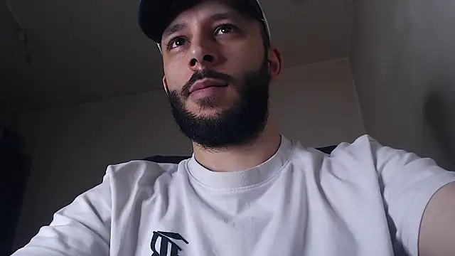 Snapshot of henryaxe chatting on 06.19.26 henryaxe online show from 06.19.26