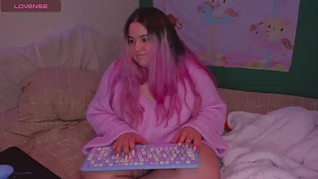 Freakcute  online show from 02.26.25