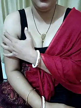 Snapshot of Priya_Boudi chatting on 01.05.25 Priya Boudi online show from 01.05.25