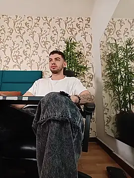 Snapshot of Michael_magno chatting on 07.28.26 Michael magno online show from 07.28.26