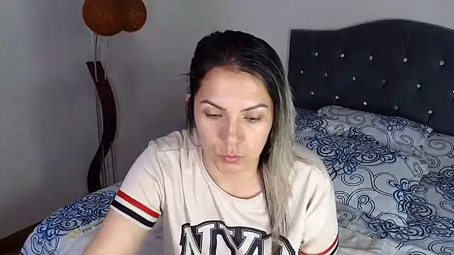 Snapshot of Chantal_hott chatting on 07.29.26 Chantal hott online show from 07.29.26