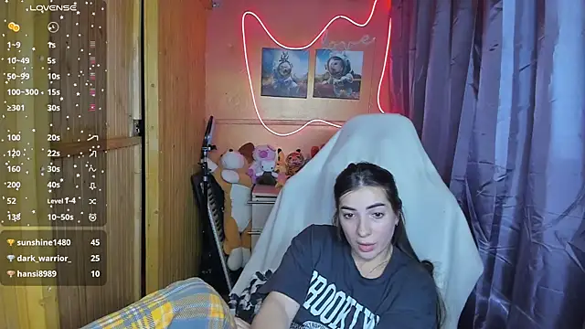 Fiery Brunette  online show from 02.22.25