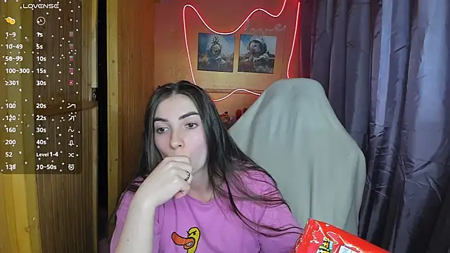 Fiery Brunette  online show from 02.24.25