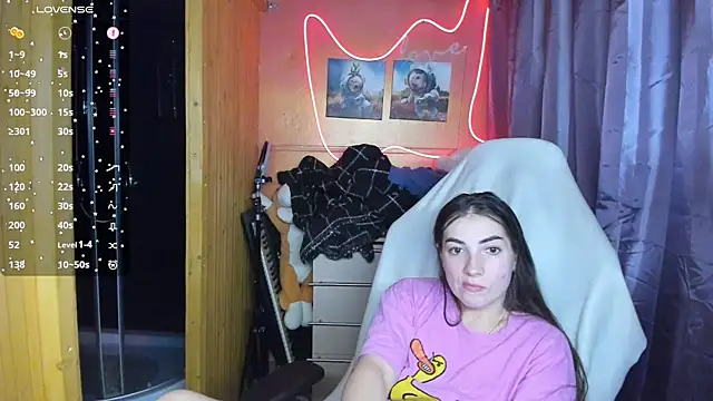 Fiery Brunette  online show from 03.04.25