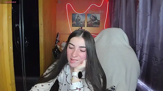 Fiery Brunette  online show from 03.12.25