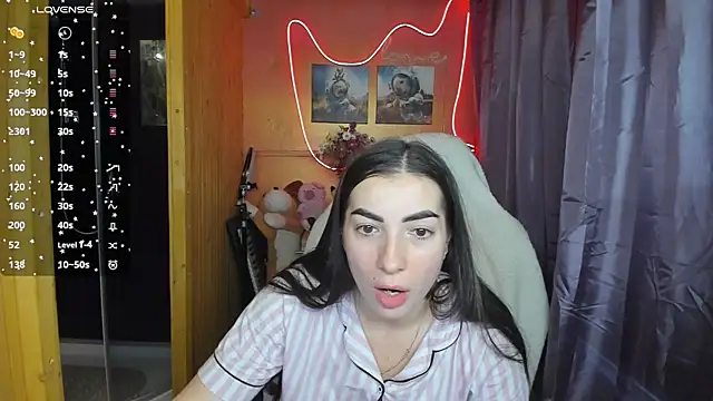 Fiery Brunette  online show from 03.20.25