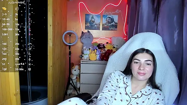 Fiery Brunette  online show from 09.20.25