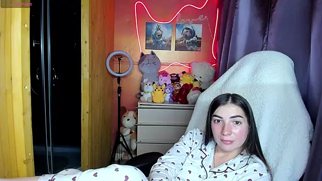 Fiery Brunette  online show from 09.24.25