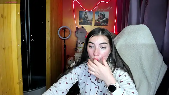 Fiery Brunette  online show from 10.01.25