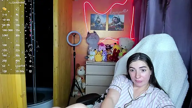 Fiery Brunette  online show from 10.07.25