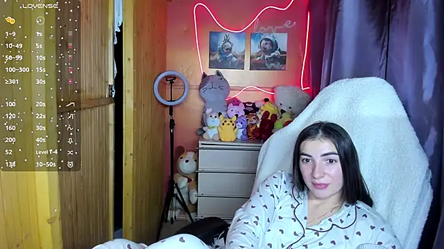 Fiery Brunette  online show from 10.08.25