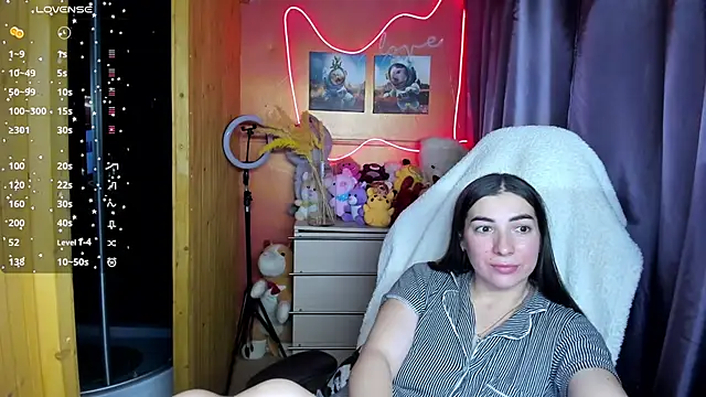 Snapshot of Fiery_Brunette_ chatting on 11.18.25 Fiery Brunette online show from 11.18.25