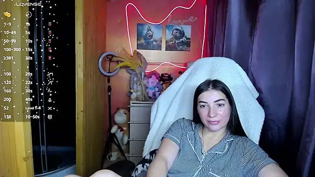 Snapshot of Fiery_Brunette_ chatting on 11.19.25 Fiery Brunette online show from 11.19.25