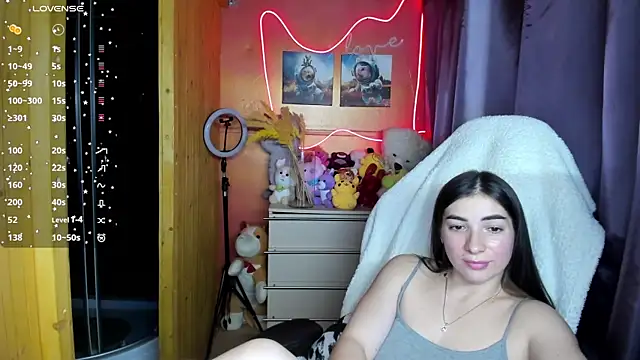 Snapshot of Fiery_Brunette_ chatting on 11.21.25 Fiery Brunette online show from 11.21.25