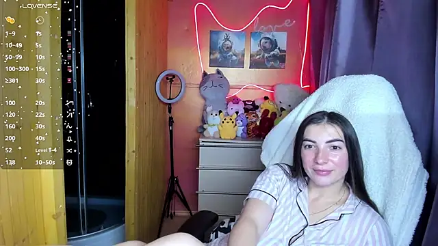 Snapshot of Fiery_Brunette_ chatting on 11.24.25 Fiery Brunette online show from 11.24.25