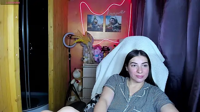 Snapshot of Fiery_Brunette_ chatting on 11.29.25 Fiery Brunette online show from 11.29.25