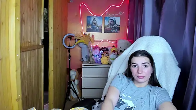 Snapshot of Fiery_Brunette_ chatting on 11.29.25 Fiery Brunette online show from 11.29.25