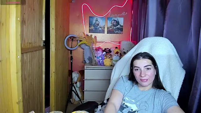 Snapshot of Fiery_Brunette_ chatting on 11.30.25 Fiery Brunette online show from 11.30.25