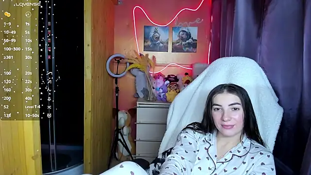 Snapshot of Fiery_Brunette_ chatting on 12.03.25 Fiery Brunette online show from 12.03.25