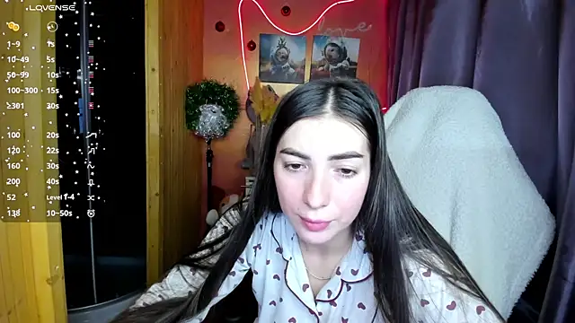 Snapshot of Fiery_Brunette_ chatting on 12.21.25 Fiery Brunette online show from 12.21.25