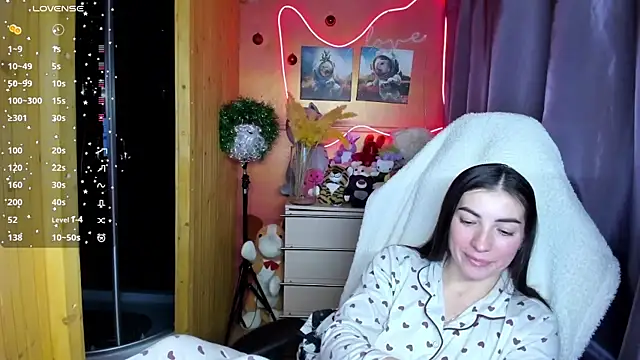 Snapshot of Fiery_Brunette_ chatting on 12.22.25 Fiery Brunette online show from 12.22.25