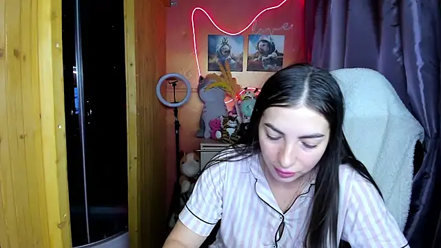 Snapshot of Fiery_Brunette_ chatting on 02.18.26 Fiery Brunette online show from 02.18.26