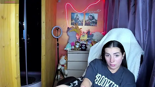 Fiery Brunette  online show from 03.11.26