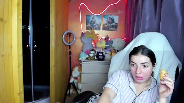 Fiery Brunette  online show from 03.22.26