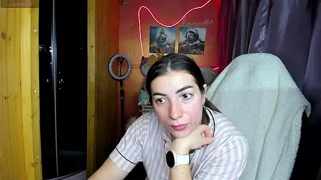 Fiery Brunette  online show from 03.23.26