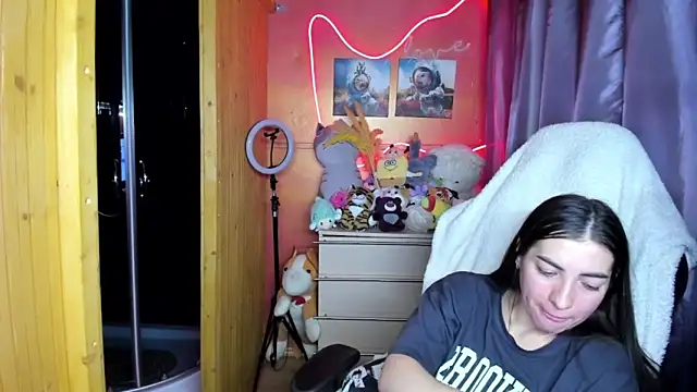 Fiery Brunette  online show from 03.27.26