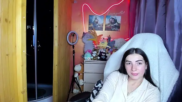 Fiery Brunette  online show from 04.26.26