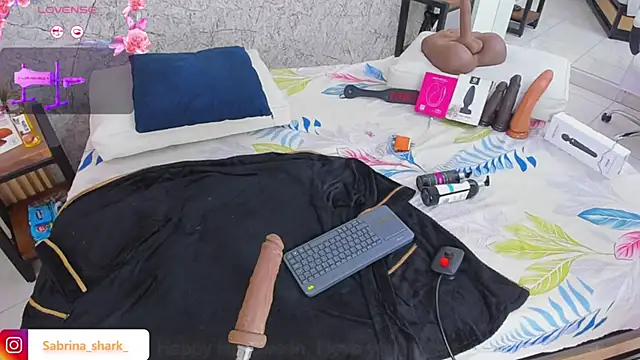 Snapshot of sabrina_shark_ chatting on 11.10.25 sabrina shark online show from 11.10.25