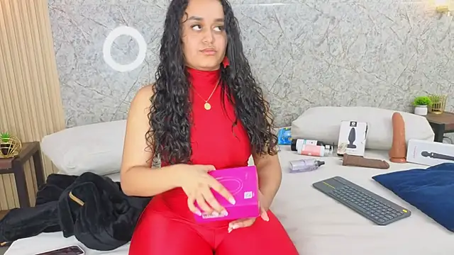 Snapshot of sabrina_shark_ chatting on 01.12.26 sabrina shark online show from 01.12.26