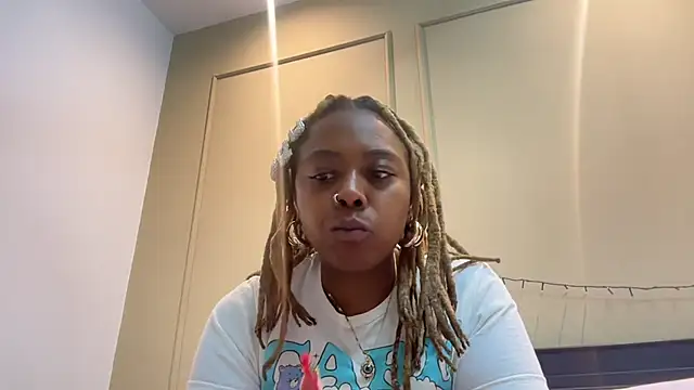 Snapshot of ChocolateCakeQueen chatting on 01.16.25 ChocolateCakeQueen online show from 01.16.25