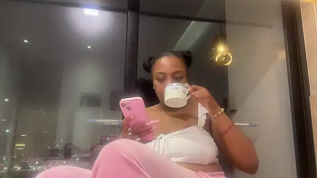 ChocolateCakeQueen online show from 06.25.26