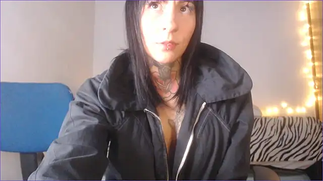 Snapshot of Tristan_fantasycam chatting on 01.11.25 Tristan fantasycam online show from 01.11.25