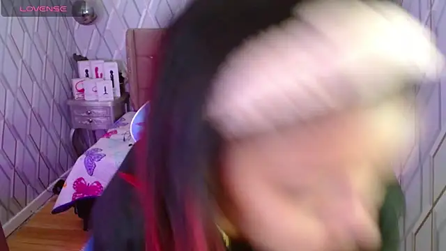 NicolleTaylor online show from 02.13.25