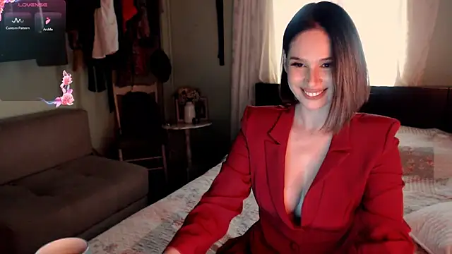 Snapshot of Karimbeauty chatting on 11.27.25 Karimbeauty online show from 11.27.25