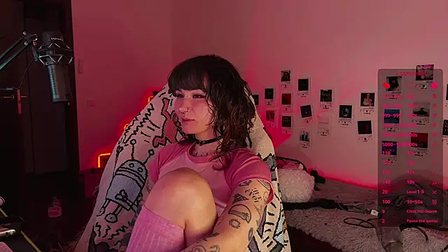 deadlysweet online show from 12.05.25