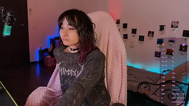 deadlysweet online show from 04.25.26