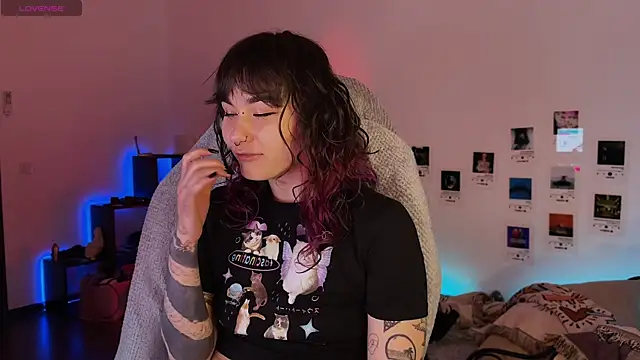 deadlysweet online show from 04.27.26